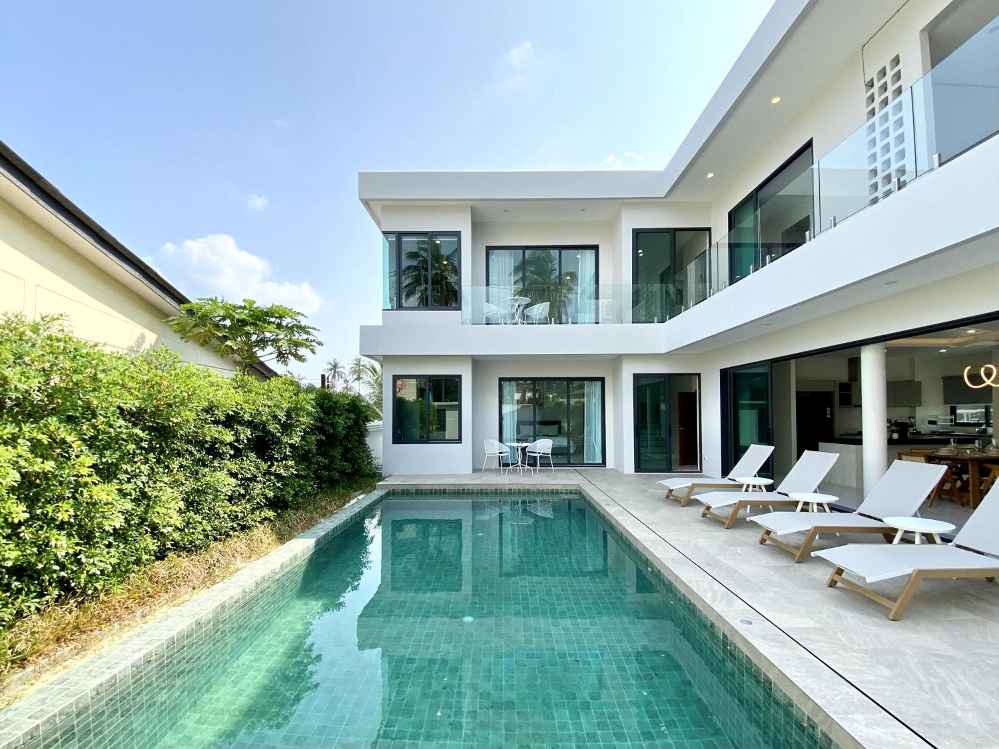 Lavish Duplex Style 4-br Private Pool