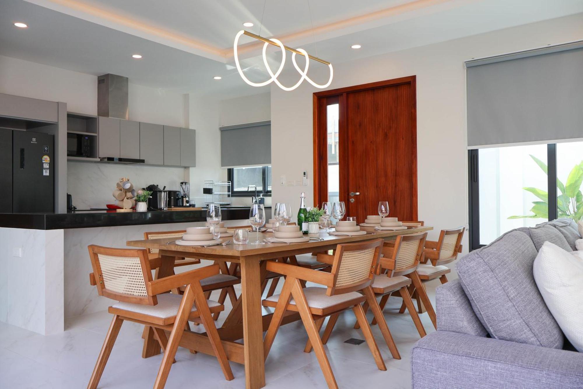 Lavish Duplex Style 4-br Private Pool