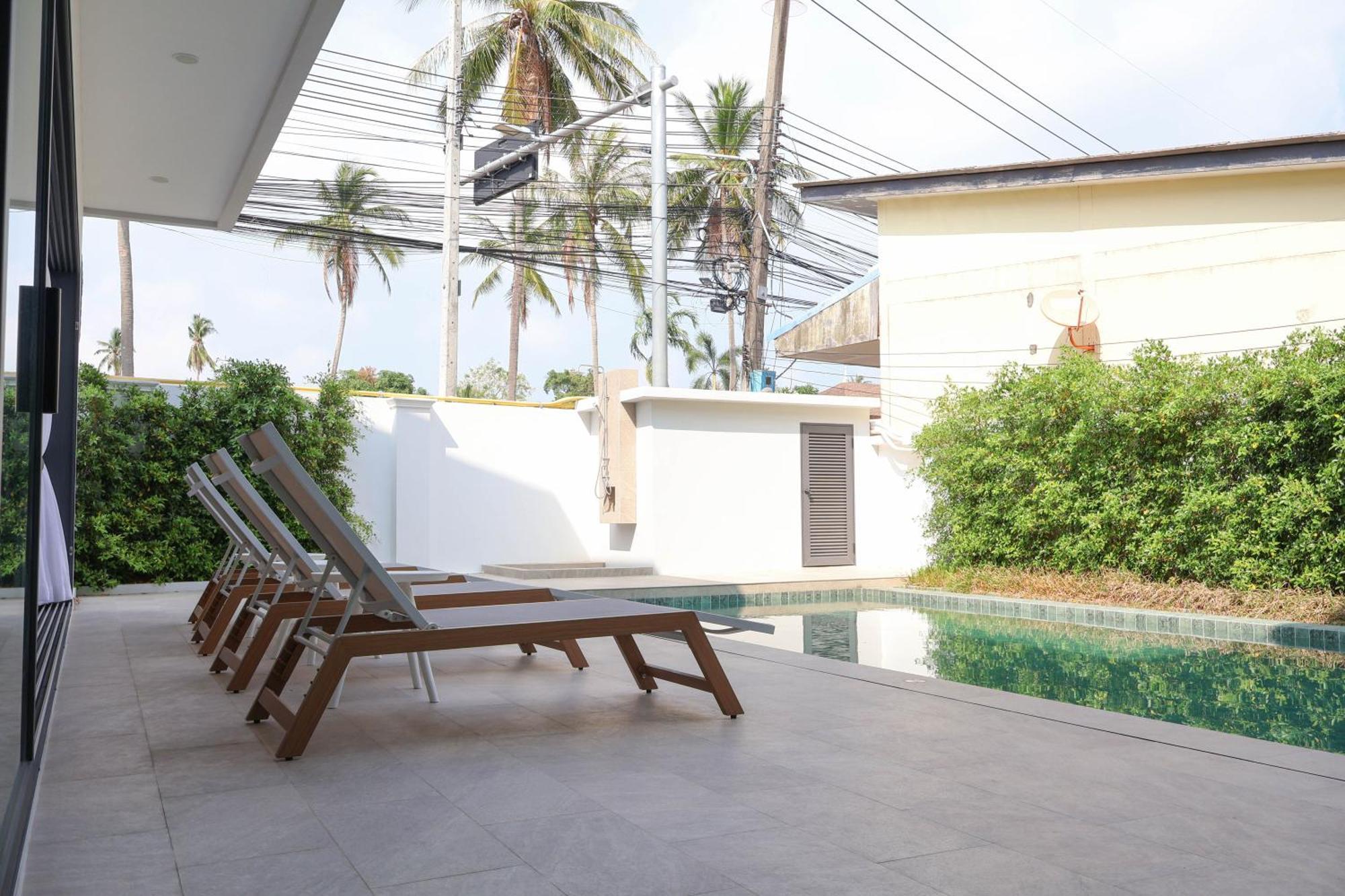 Lavish Duplex Style 4-br Private Pool