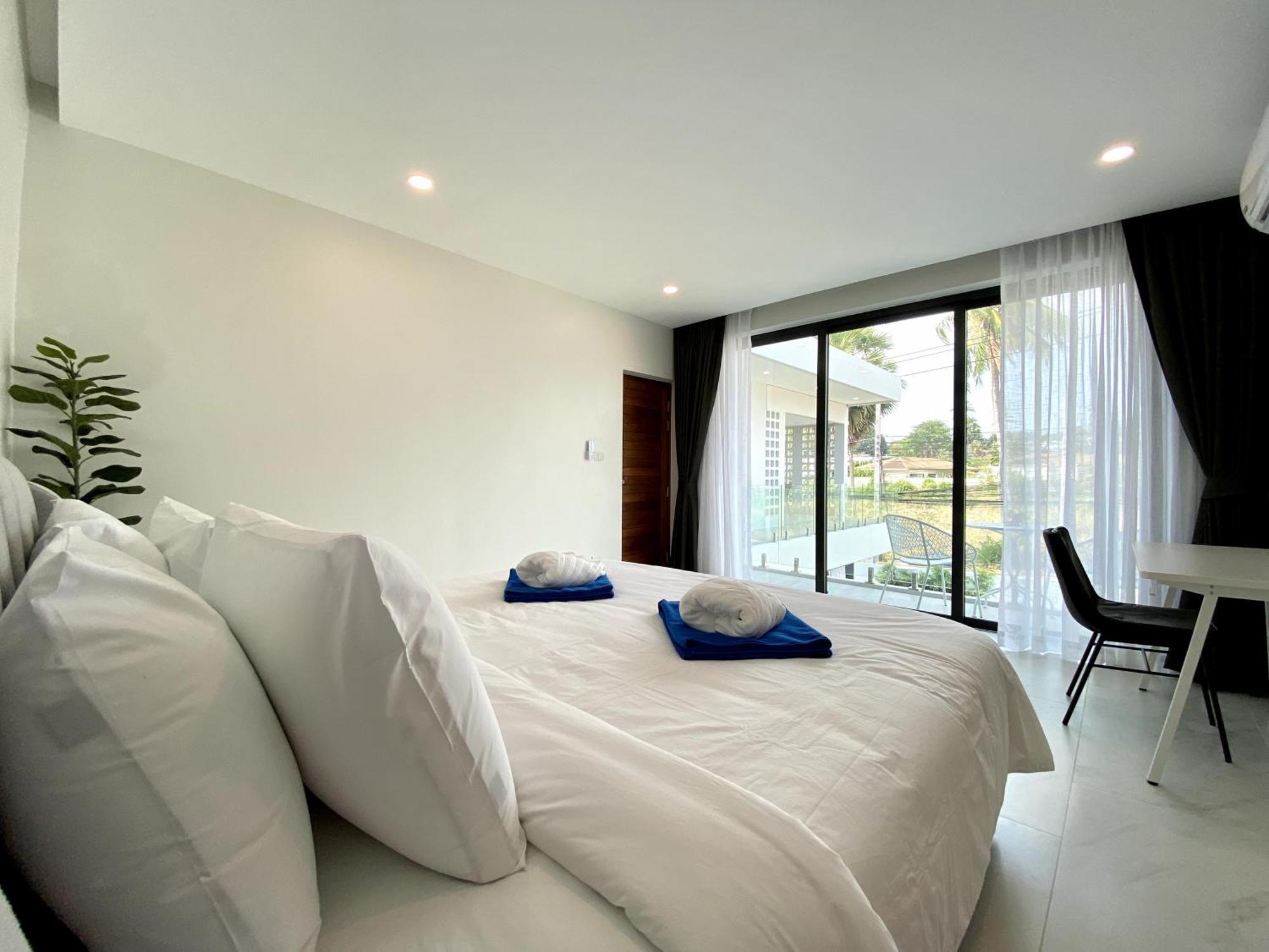 Lavish Duplex Style 4-br Private Pool