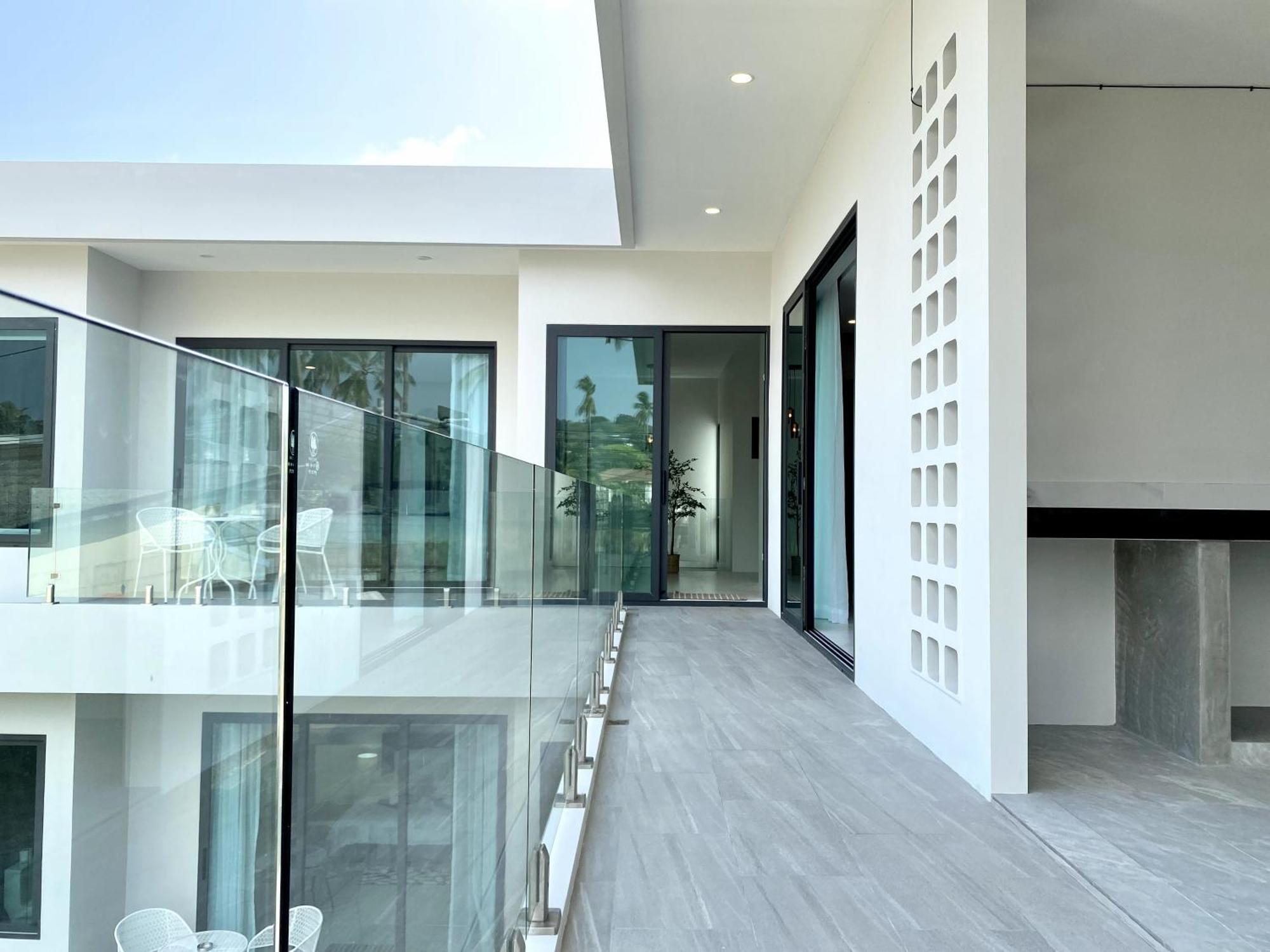 Lavish Duplex Style 4-br Private Pool