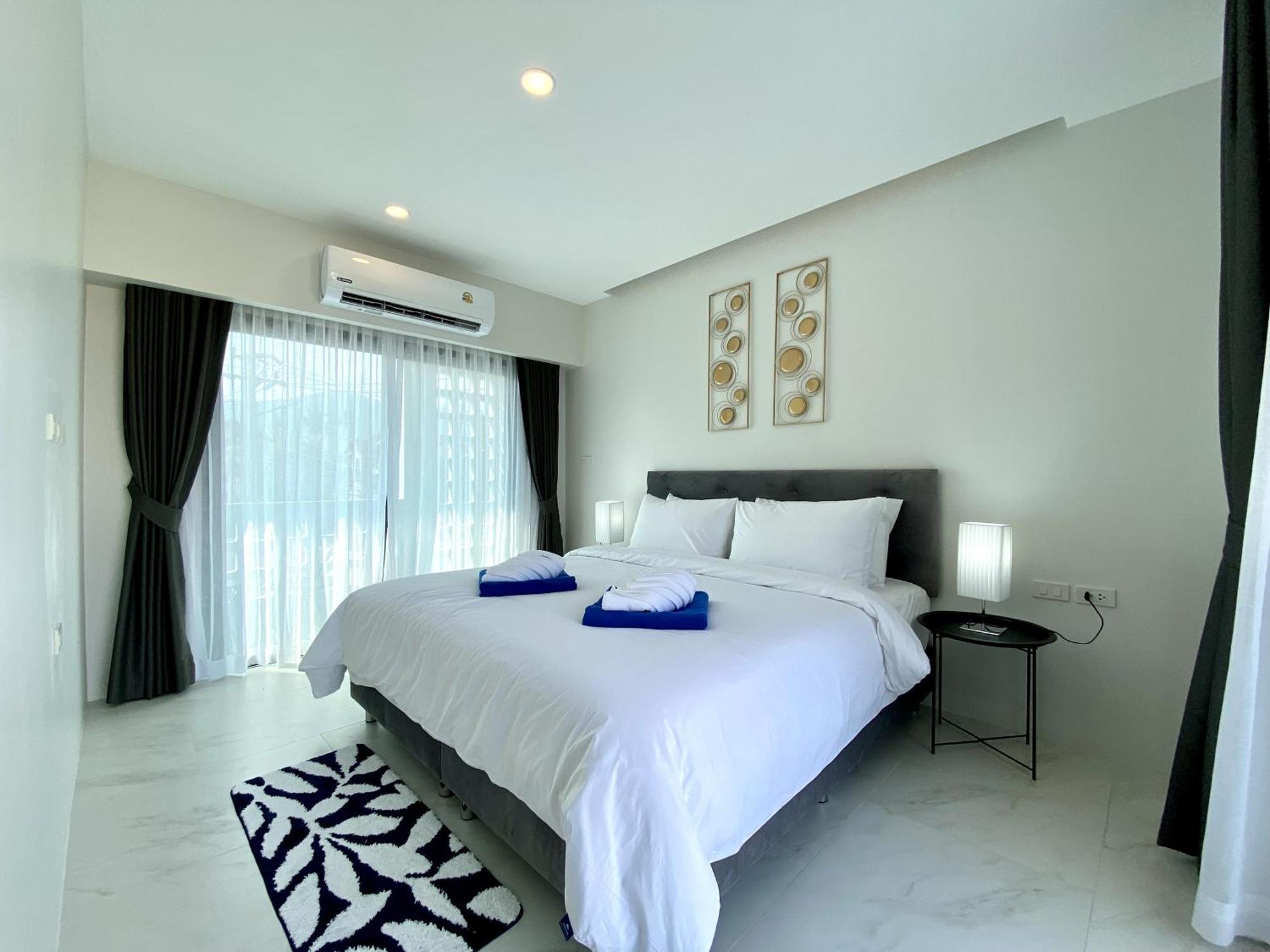 Lavish Duplex Style 4-br Private Pool *