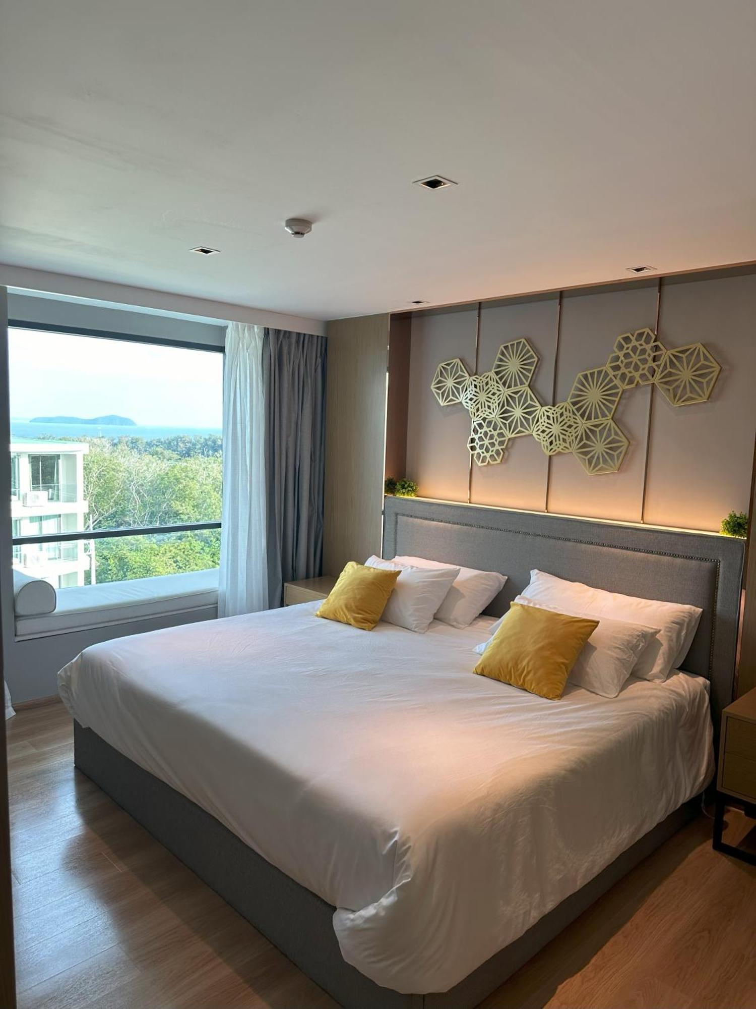 Lavita Naiharn Hotel 5*
