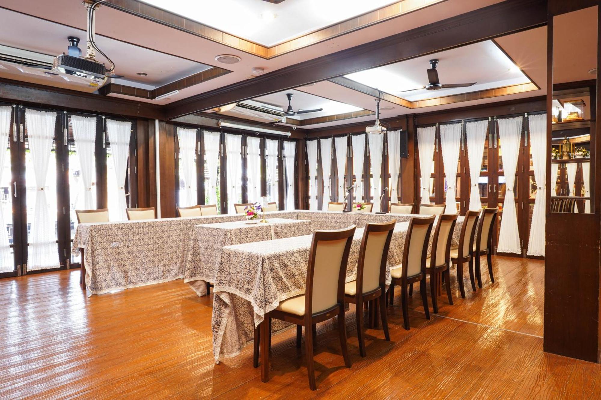 Thanicha Amphawa Hotel 3*