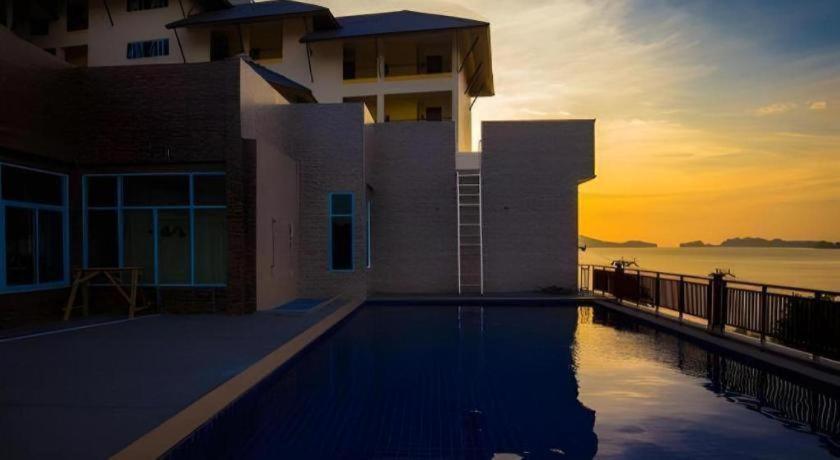 Hotel Royal Hill Satun 4*