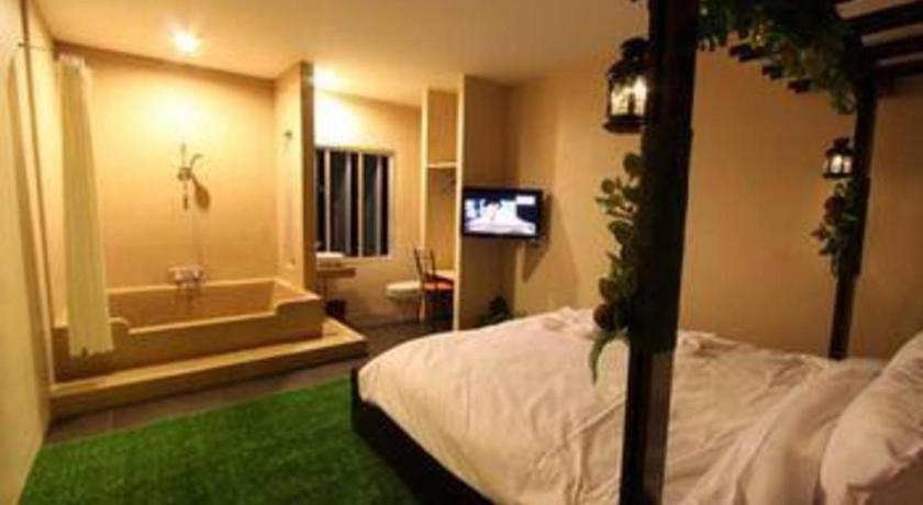 Z2 Boutique Hotel 2*