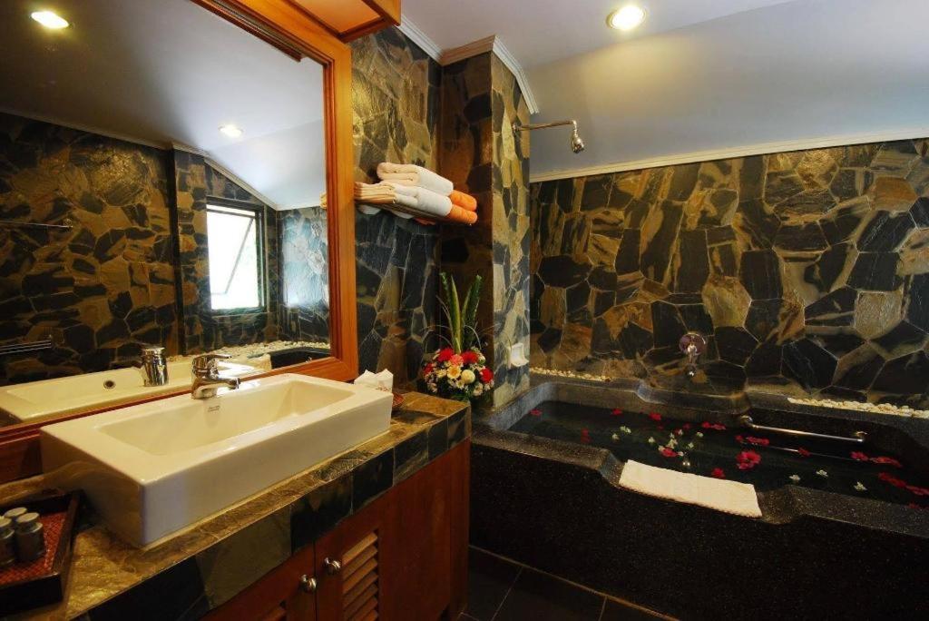 Privacy & 3* Sam Roi Yot