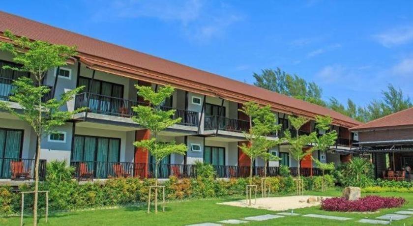 The Breeze 3*
