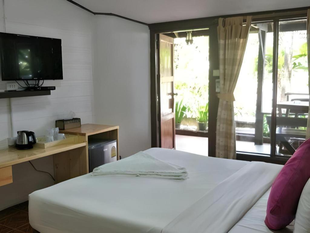 Tonsak Resort 3*