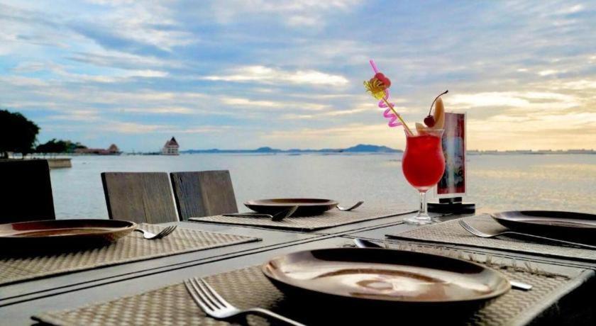 The Loft Seaside Sriracha Hotel Si Racha
