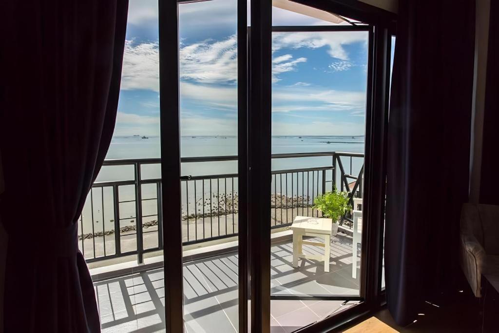 The Loft Seaside Sriracha Hotel Hotel