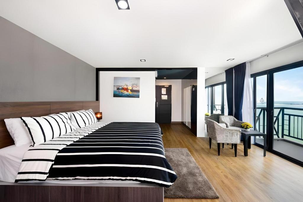 Hotel The Loft Seaside Sriracha Hotel Si Racha