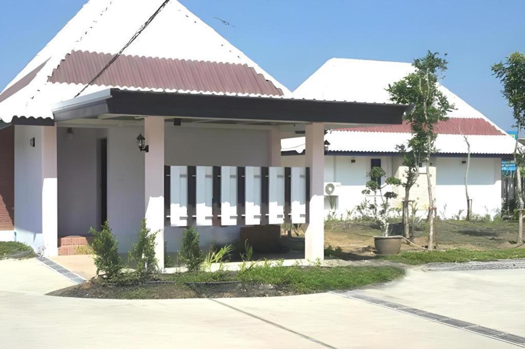 Suanrak Resort Suphan Buri