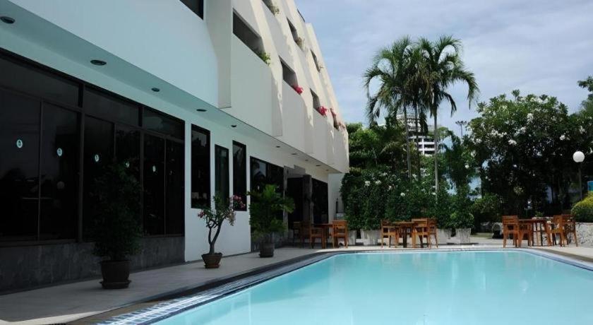 Bangsaen Villa Hotel 3*