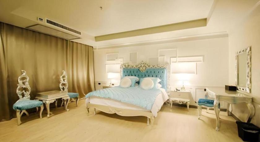 Alvarez Hotel Buriram