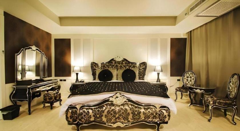 Hotel Alvarez Buriram