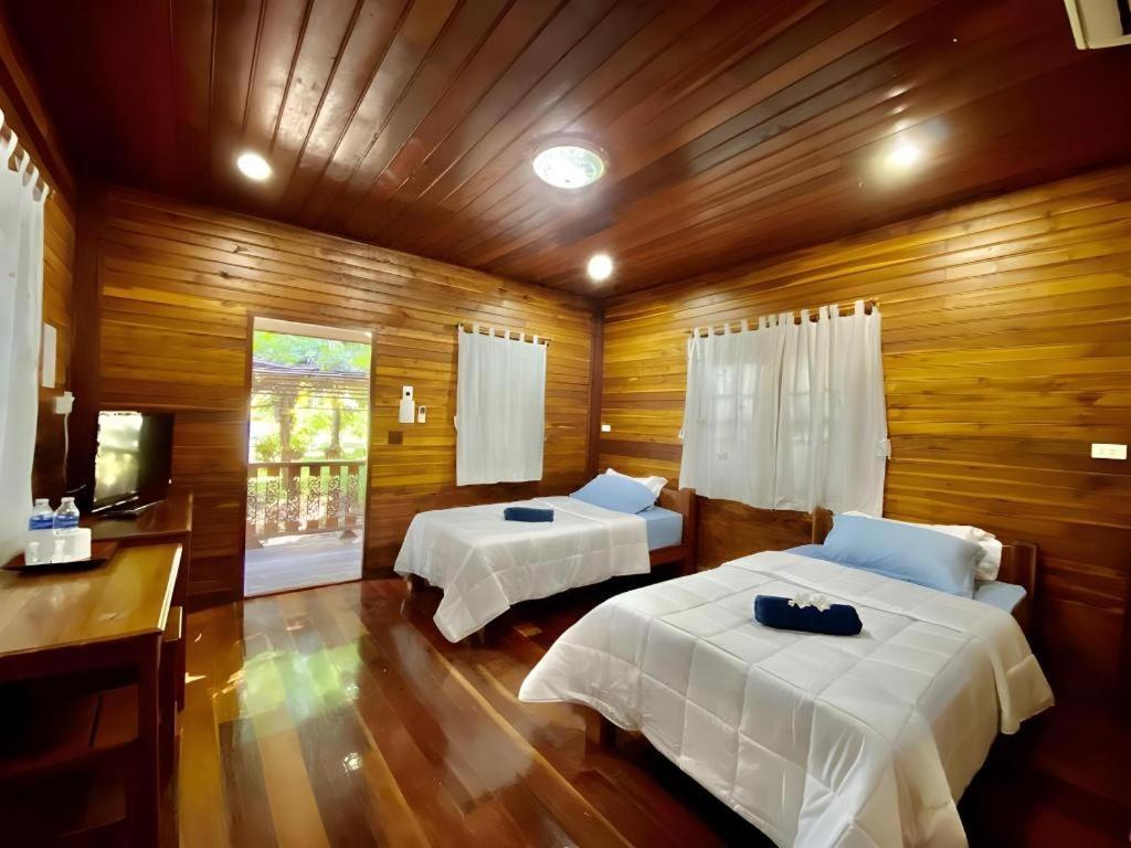 Hotel Phuphan Park