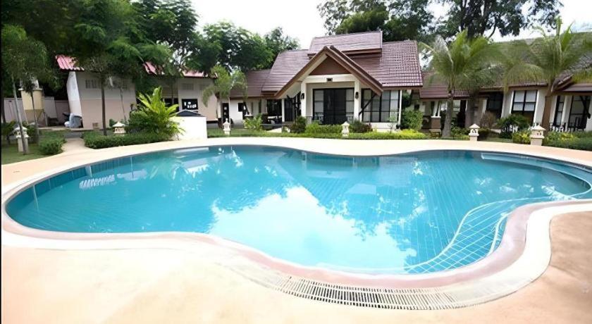 Pang Rujee Resort 3*