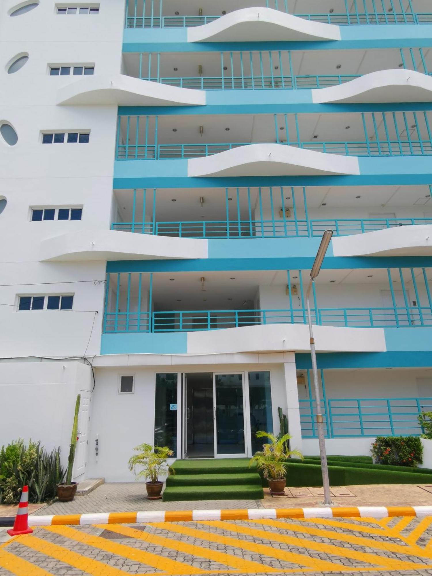 The Sea View 327-62 Floor-free Netflix Aparthotel 4*