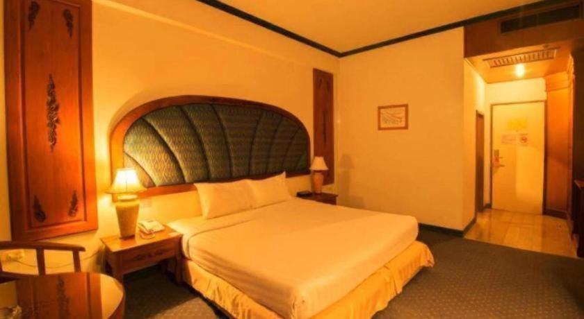 Thepnakorn Hotel 3*