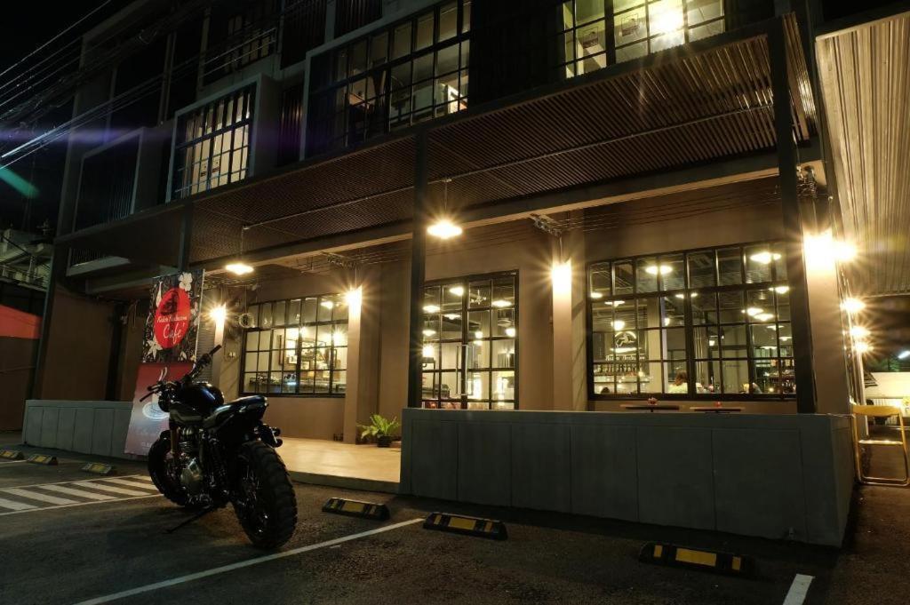 Rider Bedroom & Cafe Hostel Pran Buri