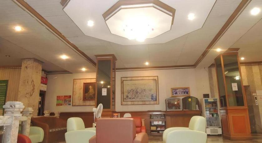 Lake Inn Hotel Hotel