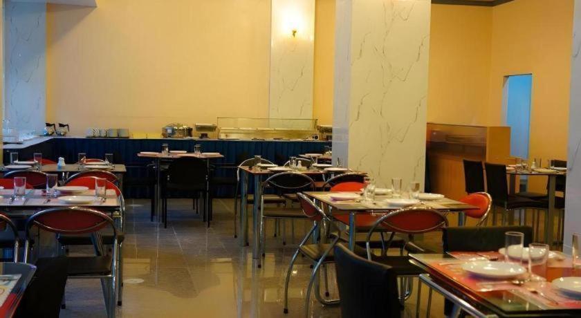 J Two S Pratunam Hotel Banguecoque