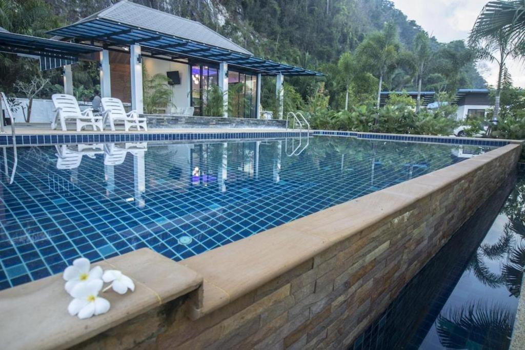 Resort Phuphayot 3*