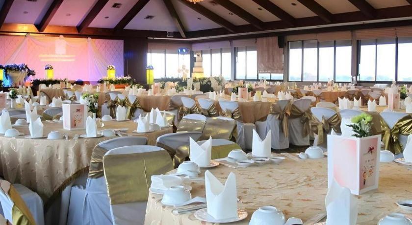 Pinehurst Golf Club And Hotel Pathum Thani