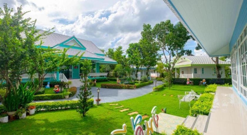 Napasawan Resort Ban Khanong Phra Tai