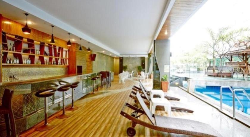Ease Jomtien Hotel 3*