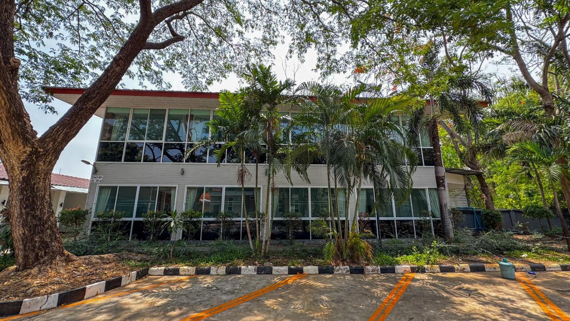 Baan Suan Khun Ta And Golf Hotel