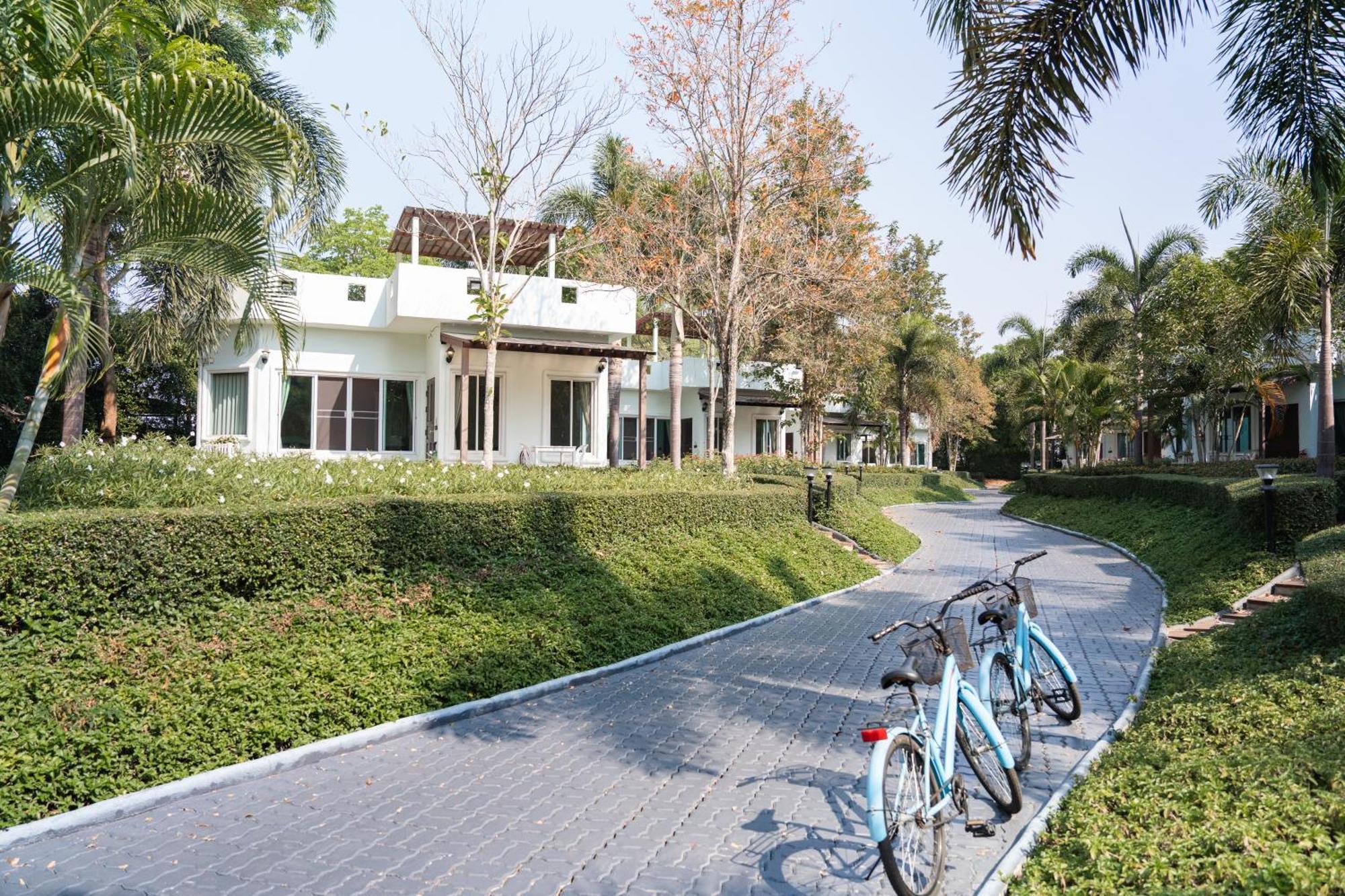 Reina Resort
