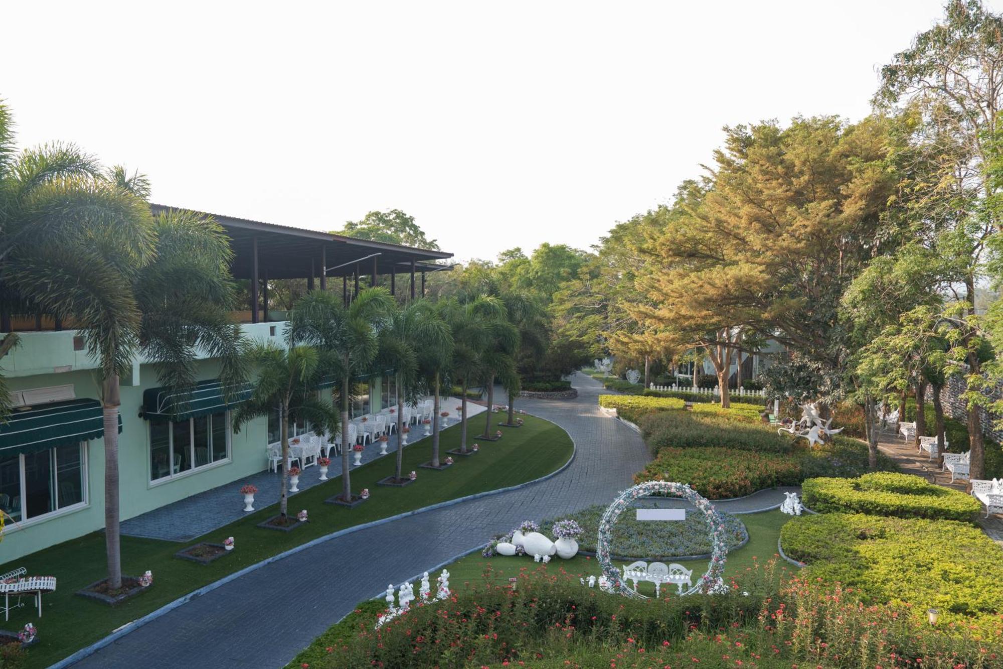 Reina Resort 3*