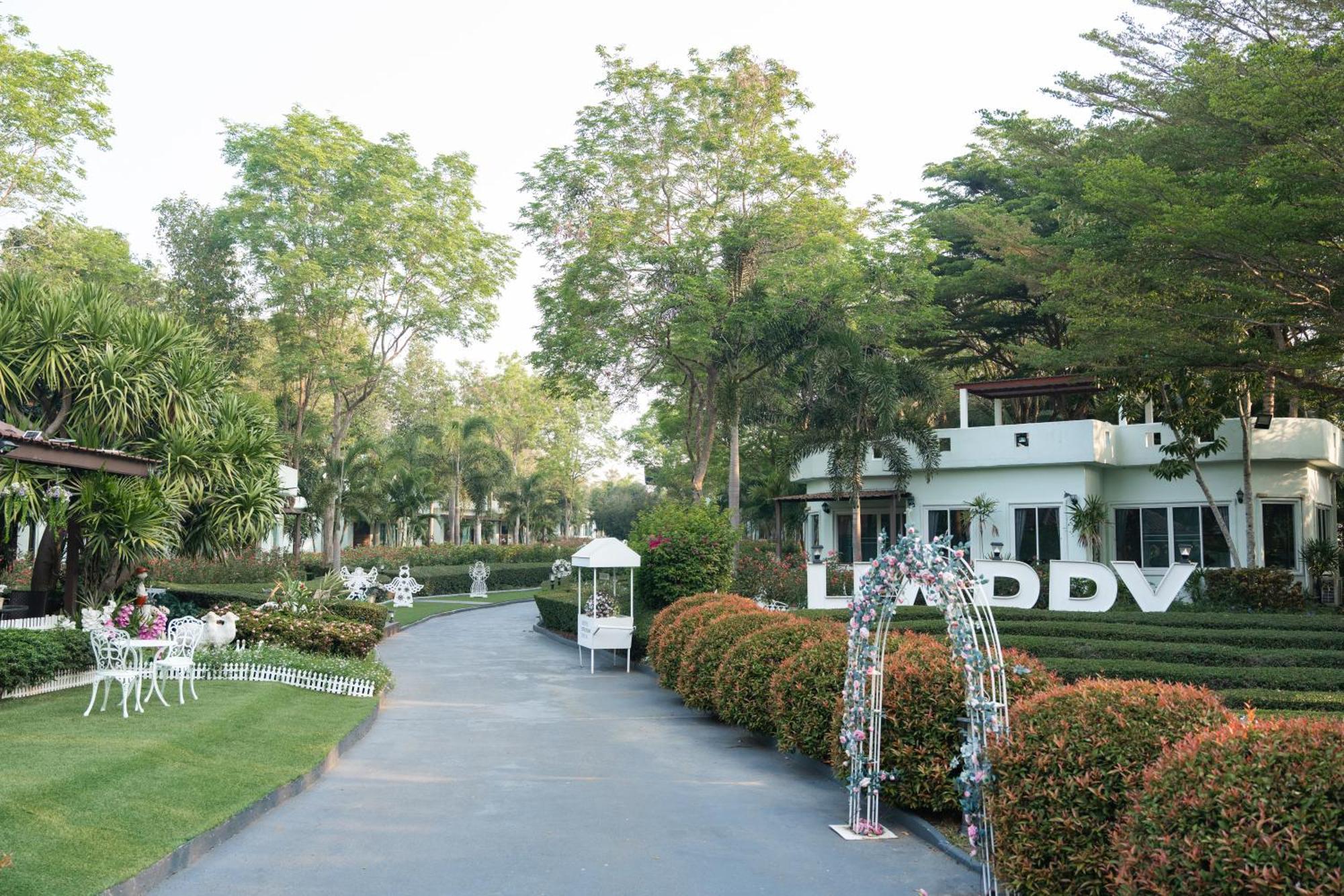 Reina Resort Nong Nam Daeng