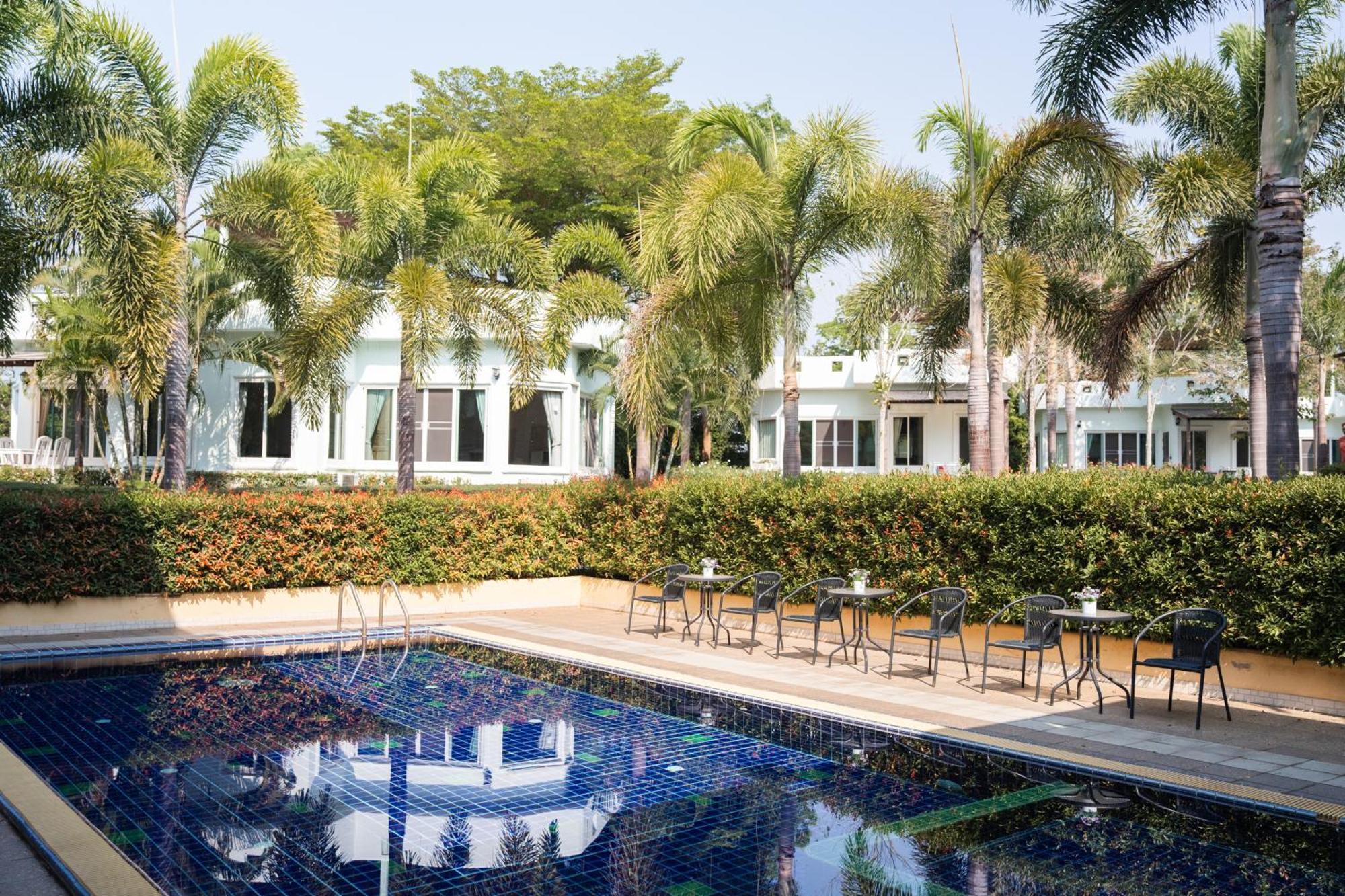 Reina Resort