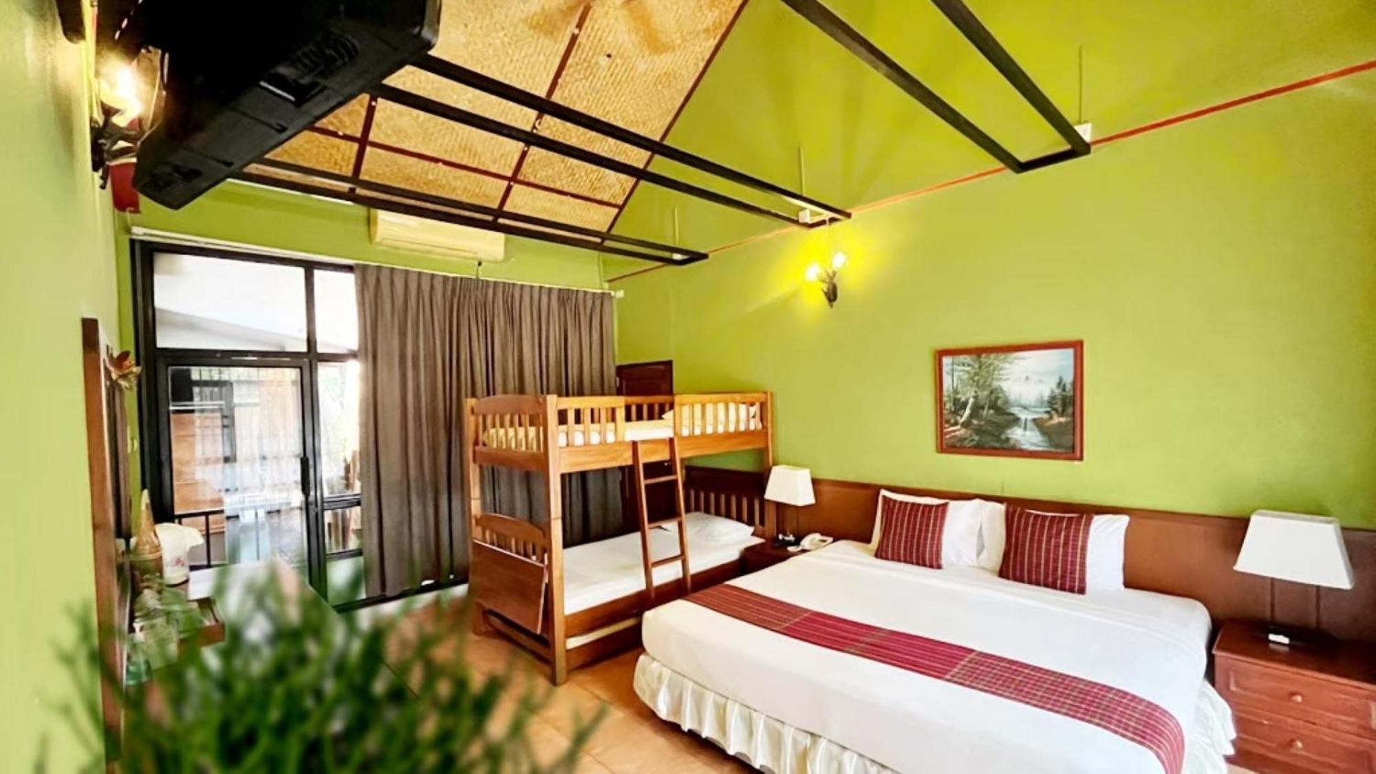 Birds And Bees Resort 3*