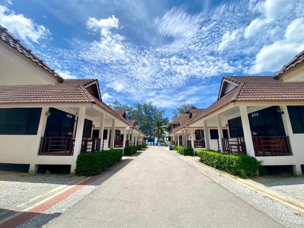 Guest house หาดทรายขาวรีสอร์ท *