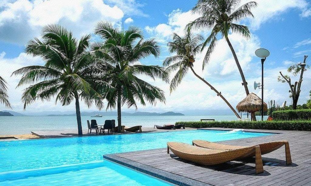The Blue Sky Resort@ Koh Payam Koh Phayam
