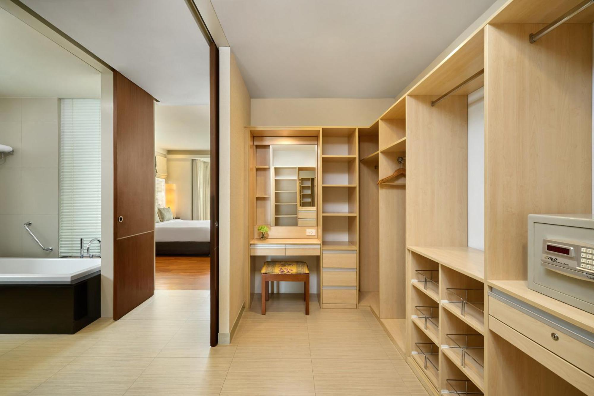 The Park Nine Srinakarin Hotel Bangkok