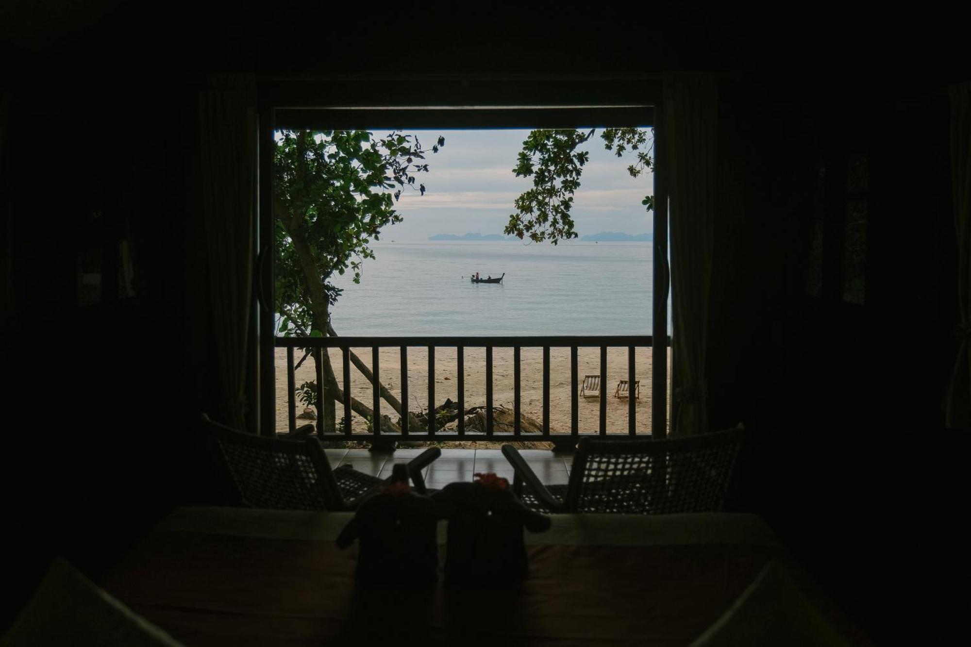 Joy And Restaurant Koh Jum