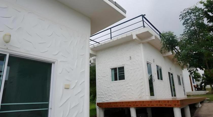 White Rock Resort 3*