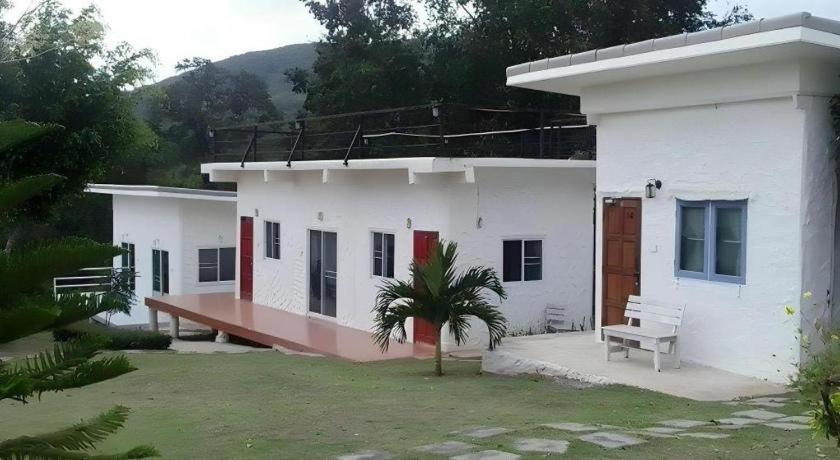 Resort White Rock 3*