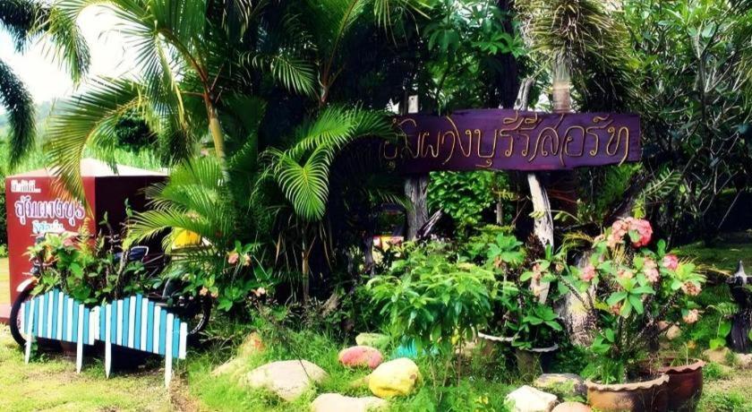 Umphangburiresort Resort *