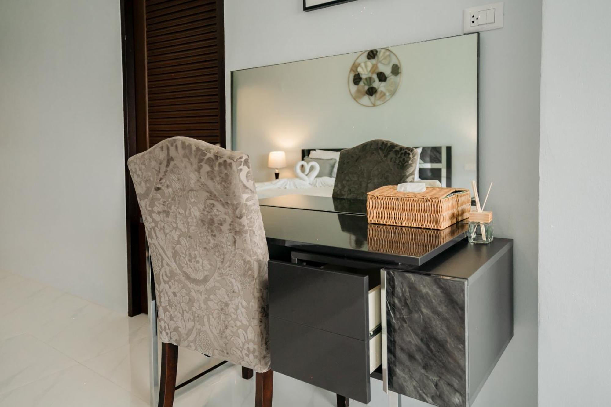 Resort Club Bamboo Boutique