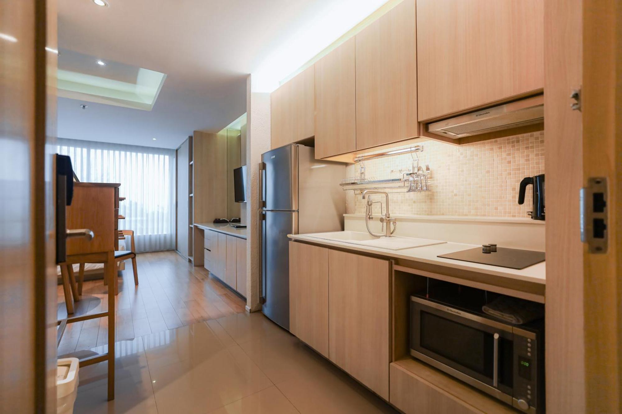 Balcony Seaside Sriracha & Serviced Aparthotel Si Racha