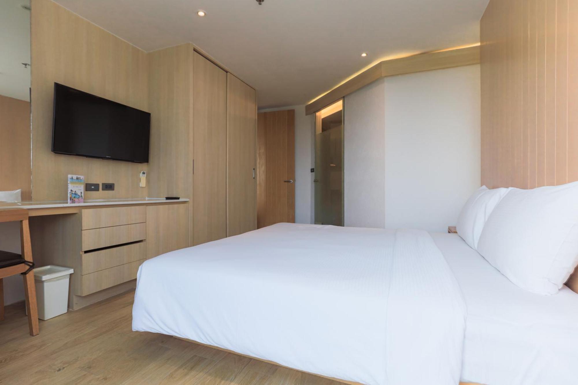 Balcony Seaside Sriracha & Serviced 5* Si Racha