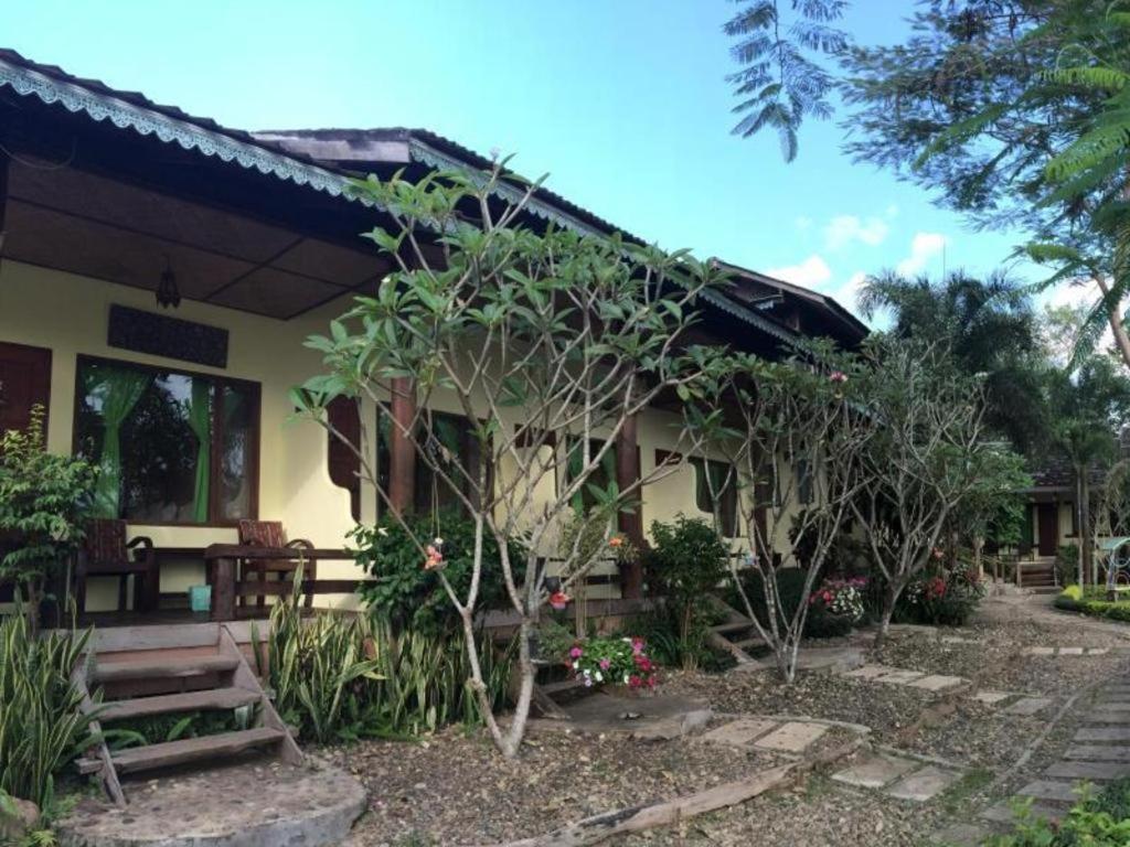 Baan Mai Kon Muang