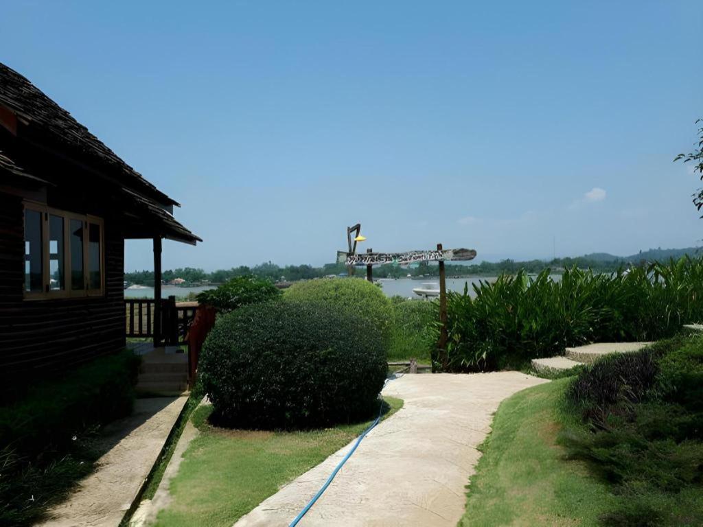 Gin's Greenery Chiang Saen