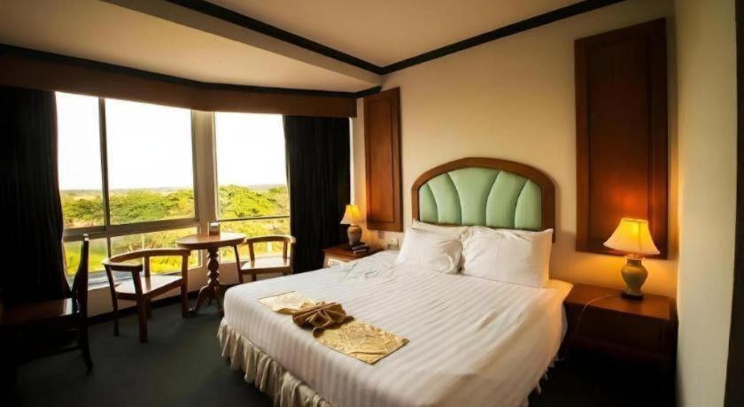 Thepnakorn Hotel 3*